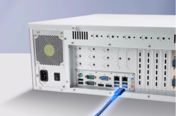 星亿4U工控机端口.png 星亿4U工控机端口.png